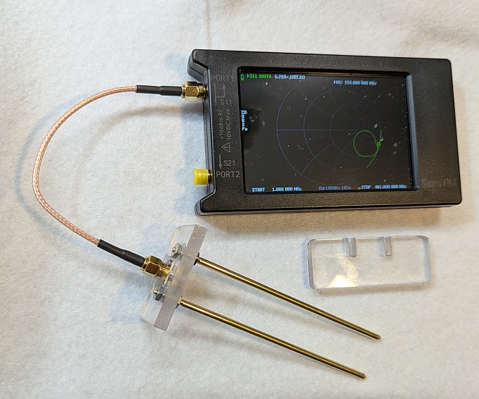 The Tiny Probe connected to the nanoVNA-H4